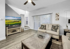 Scenic 3BR Family Retreat, Pool, Gym, 3mi to Disney